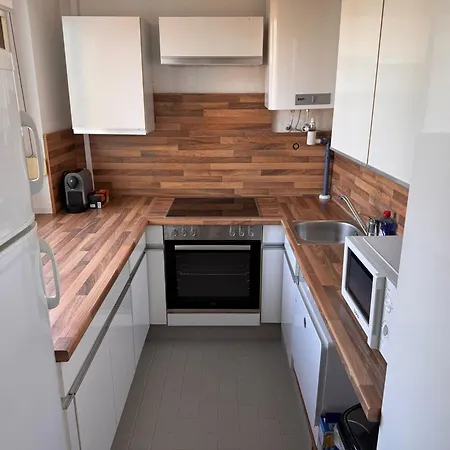 Zentral & Im Gruenen, Moderne Balkonwohnung Nahe Wien Apartament *