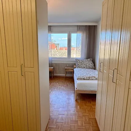 Zentral & Im Gruenen, Moderne Balkonwohnung Nahe Wien Stockerau
